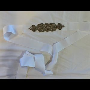 Wedding dress belt - white